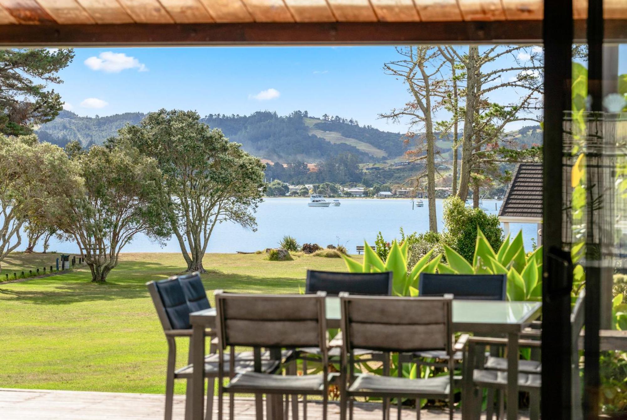 Pauanui Beach House Suntrap Bagian luar foto