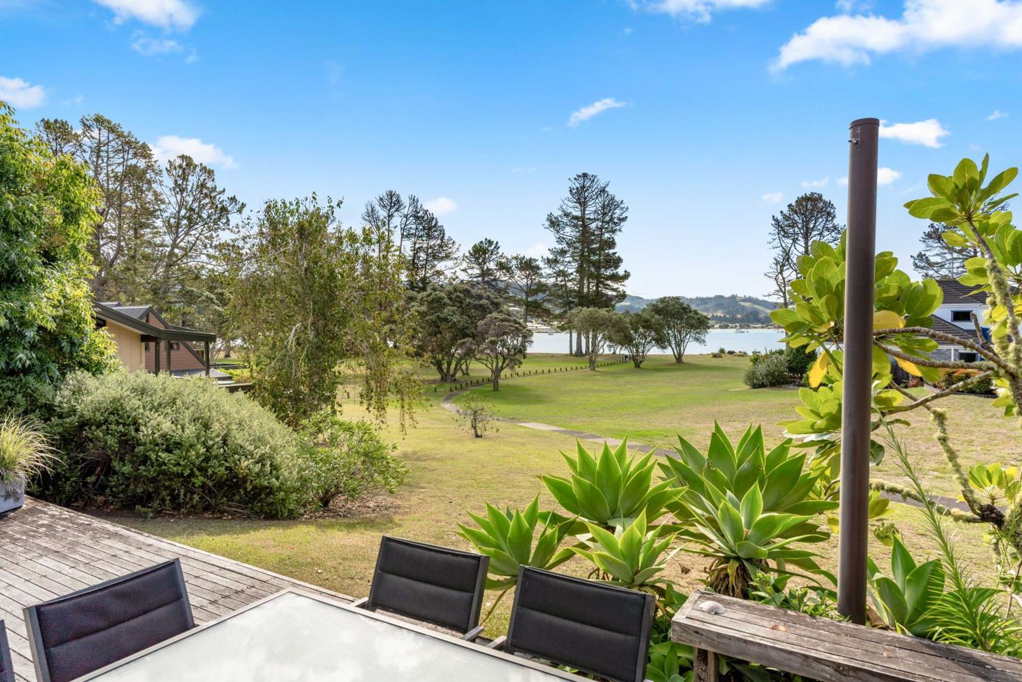 Pauanui Beach House Suntrap Bagian luar foto