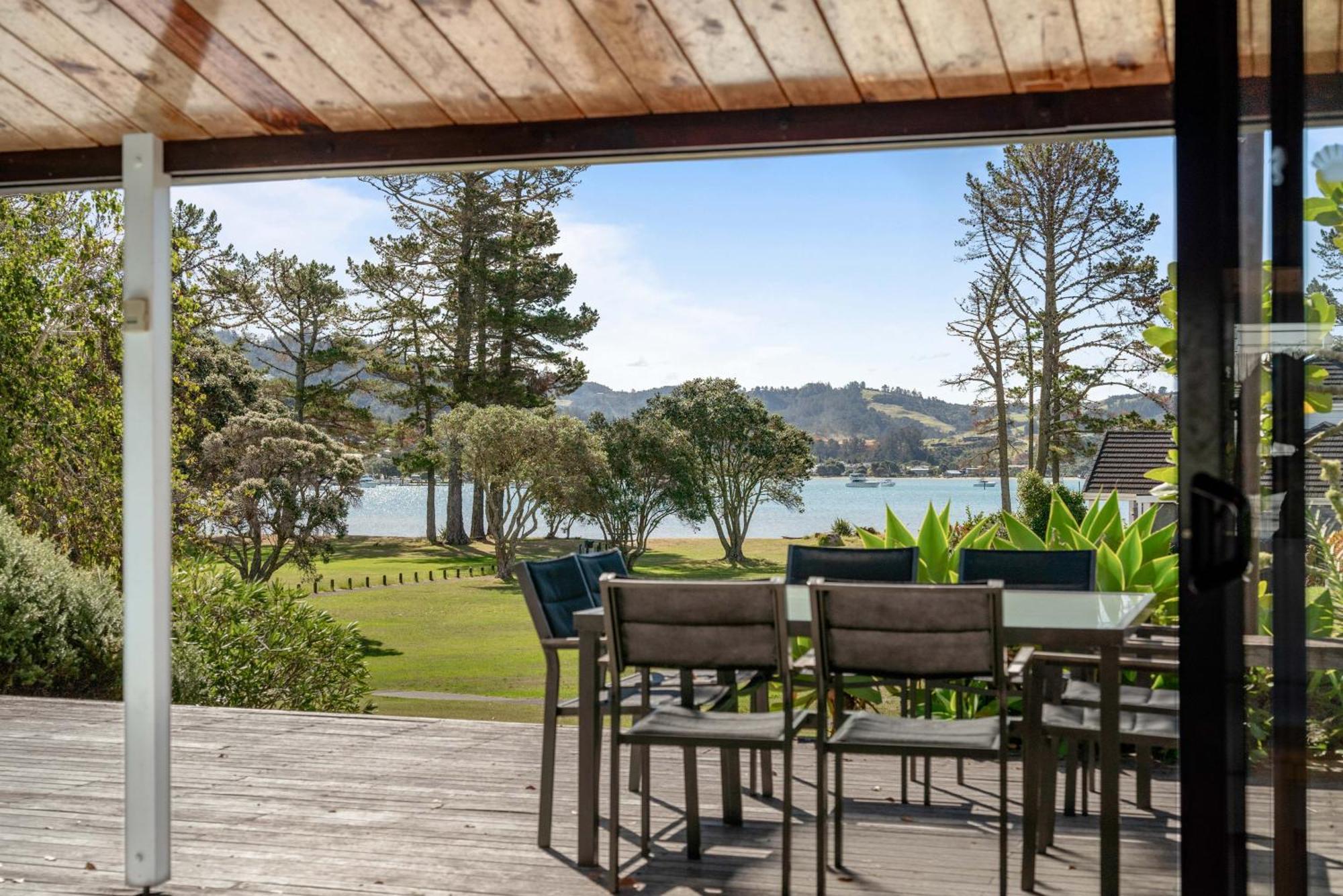 Pauanui Beach House Suntrap Bagian luar foto