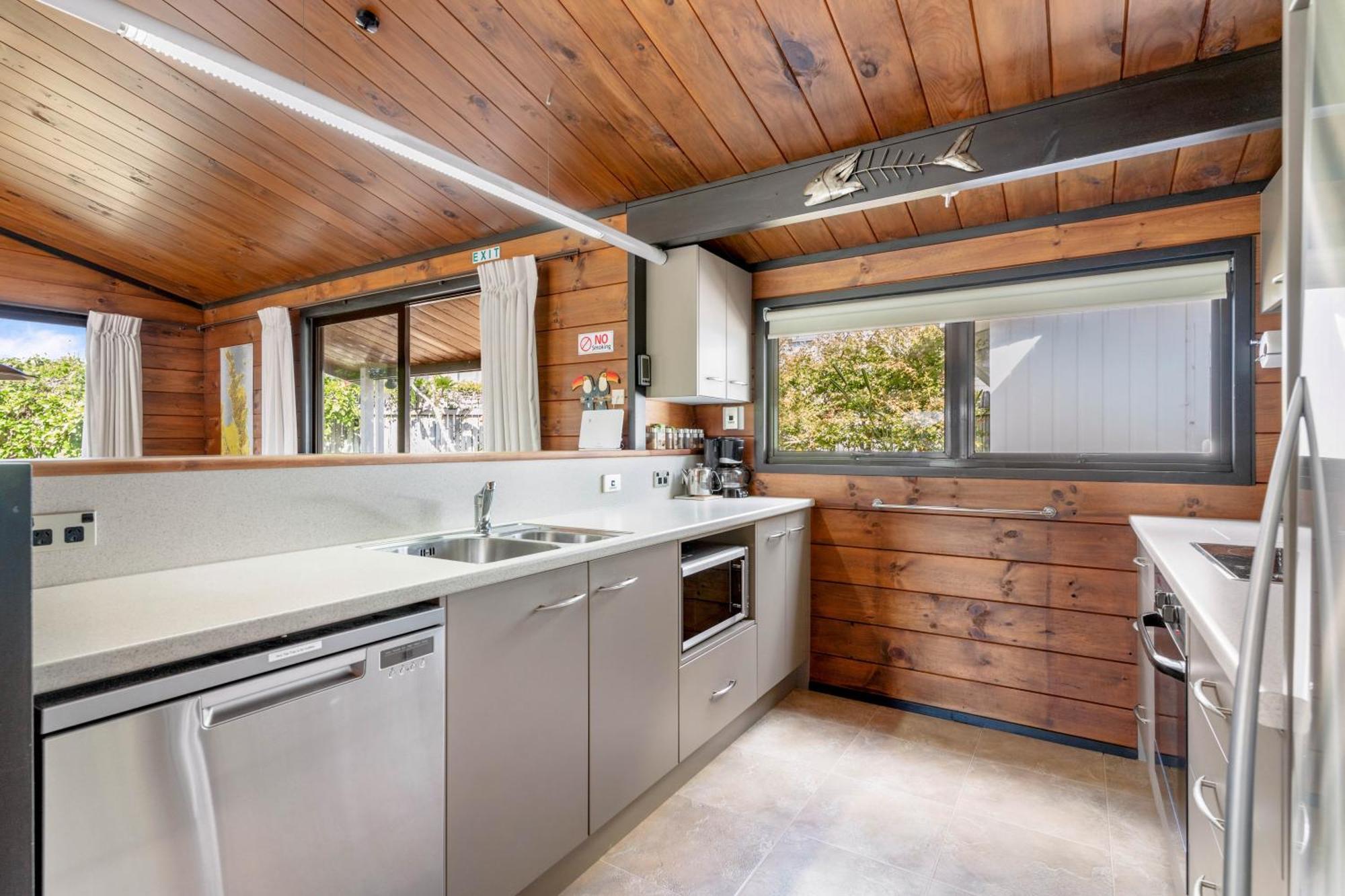 Pauanui Beach House Suntrap Bagian luar foto