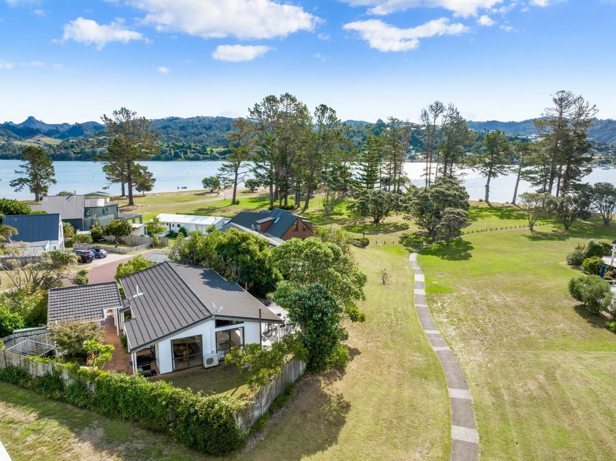 Pauanui Beach House Suntrap Bagian luar foto