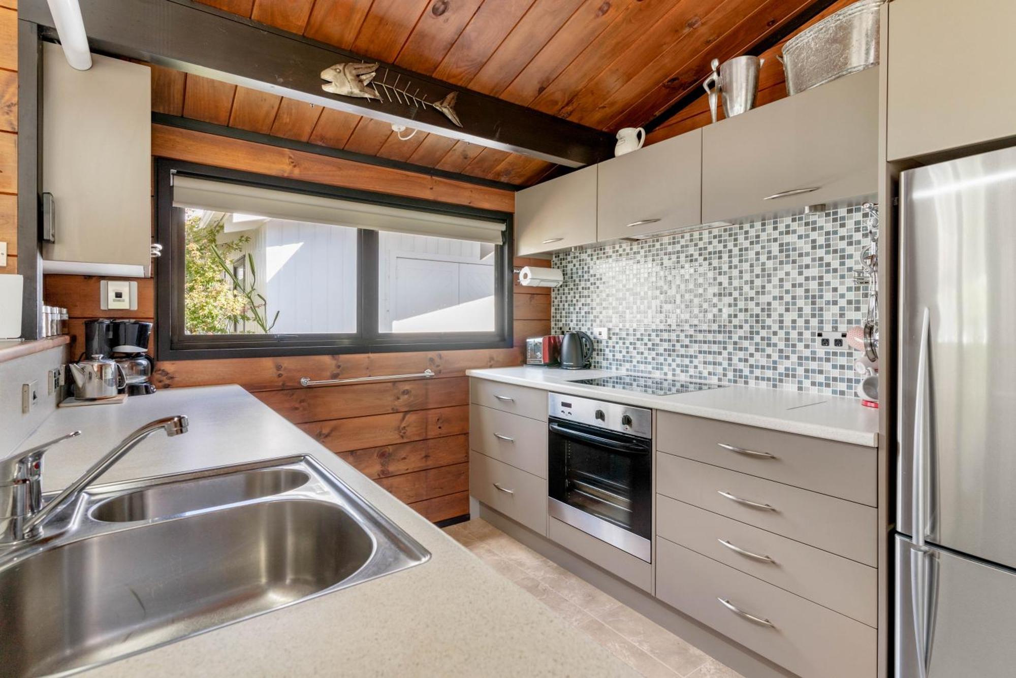 Pauanui Beach House Suntrap Bagian luar foto