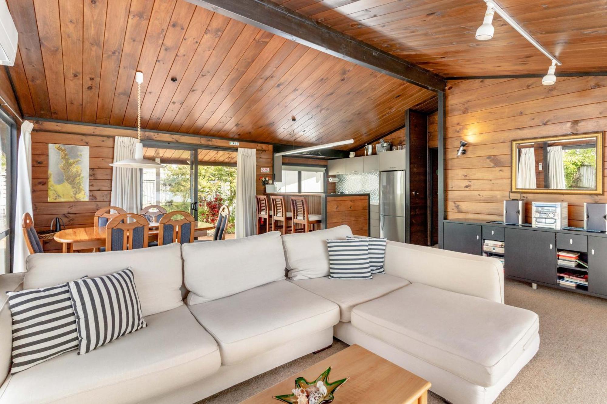 Pauanui Beach House Suntrap Bagian luar foto